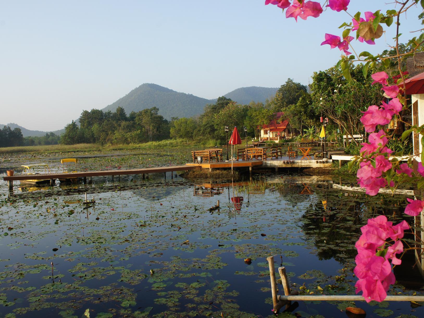 金色湖景度假村 北碧府 外观 照片