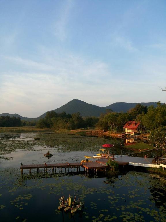 金色湖景度假村 北碧府 外观 照片